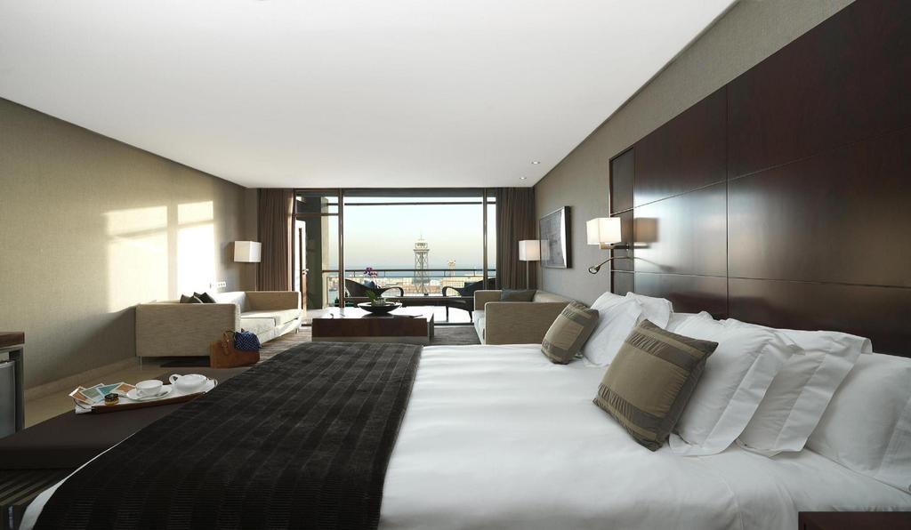 Hotel Miramar Barcelona Gl מראה חיצוני תמונה A room at the Four Seasons Hotel