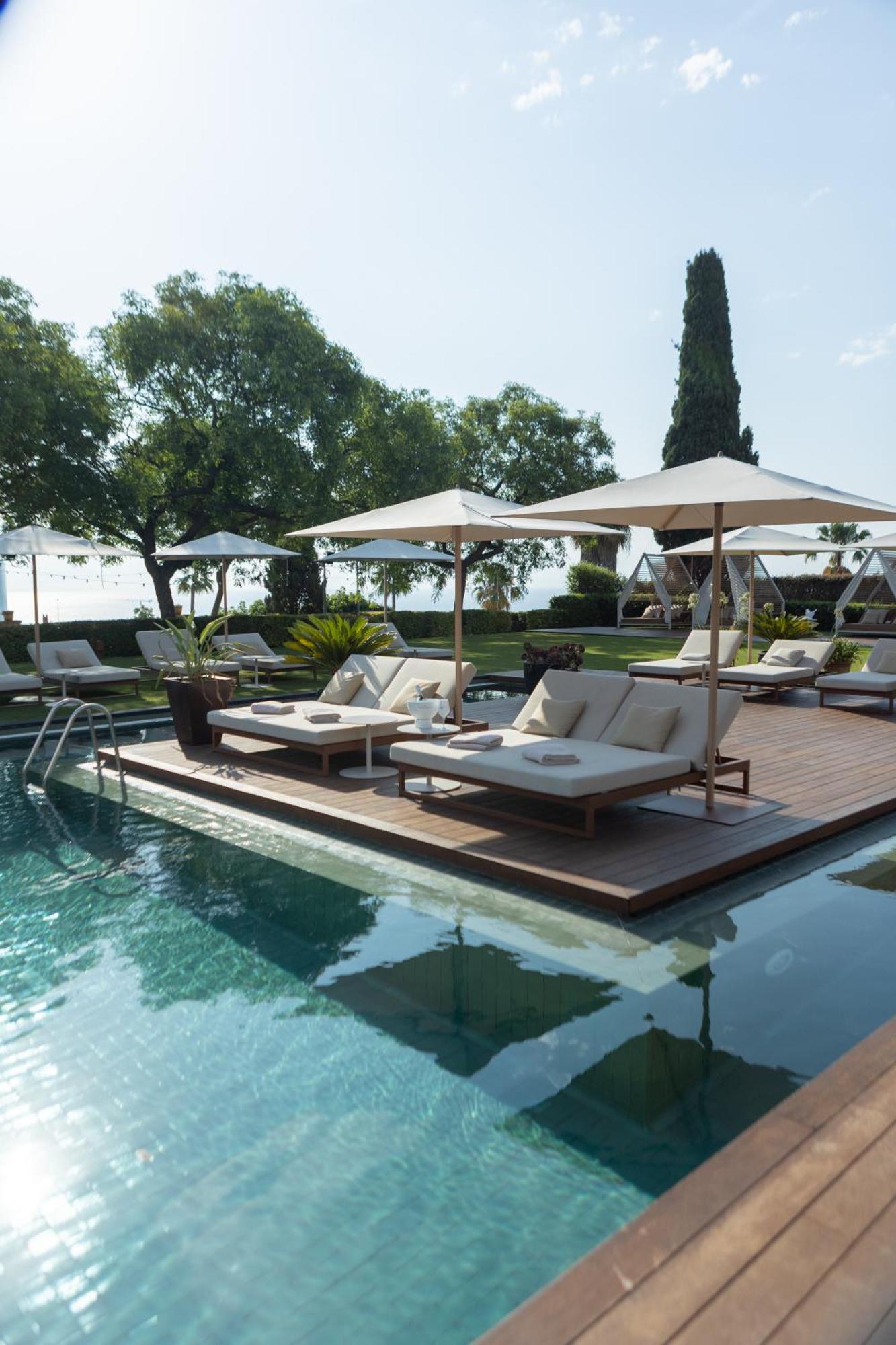Hotel Miramar Barcelona Gl מראה חיצוני תמונה The pool at the hotel