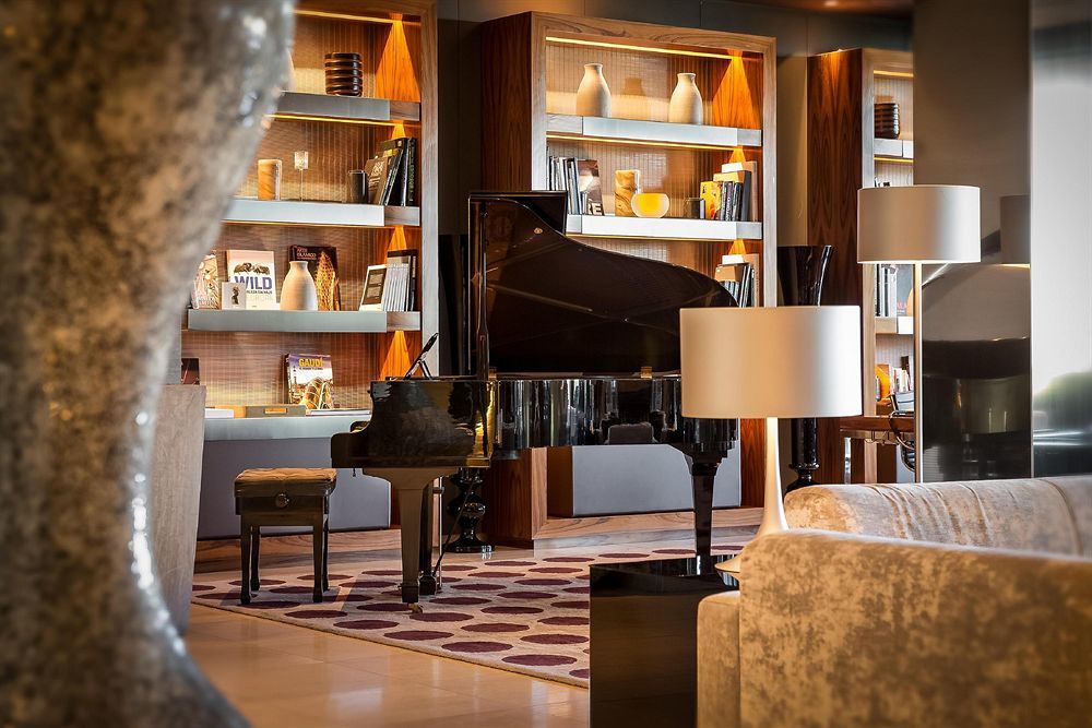Hotel Miramar Barcelona Gl מראה חיצוני תמונה The piano in the lobby