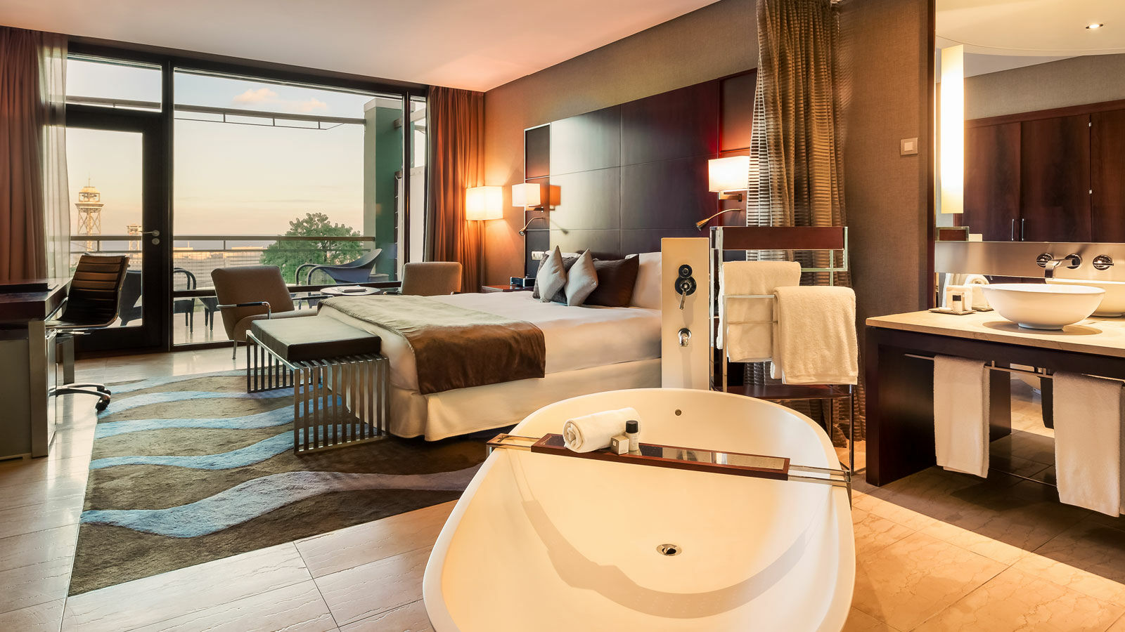 Hotel Miramar Barcelona Gl מראה חיצוני תמונה A suite at the hotel