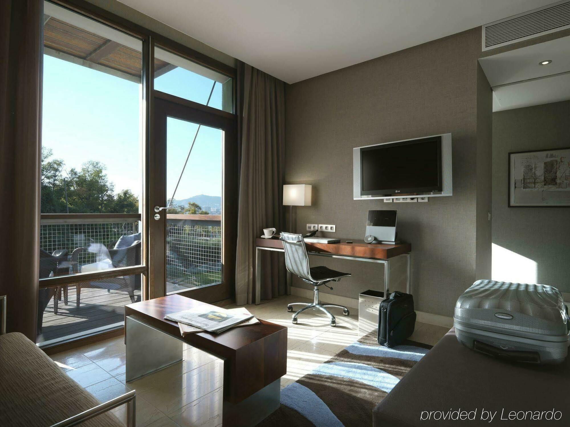 Hotel Miramar Barcelona Gl חדר תמונה A typical room at Leonardo Hotel Berlin